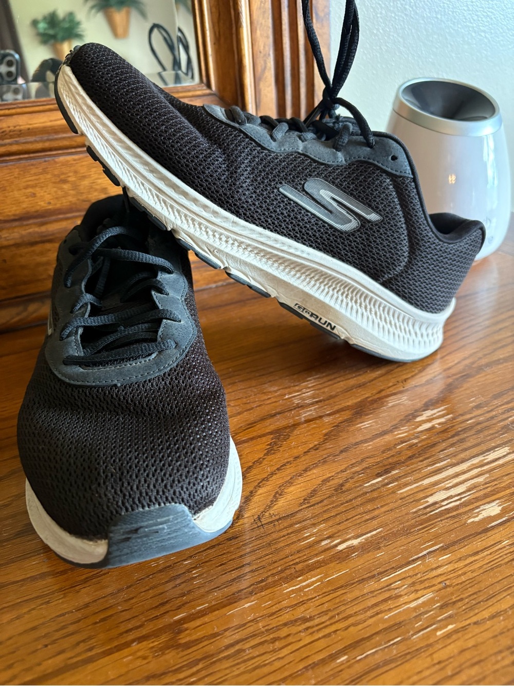 Skechers Womens Black Mesh Athletic Sneakers - size 11